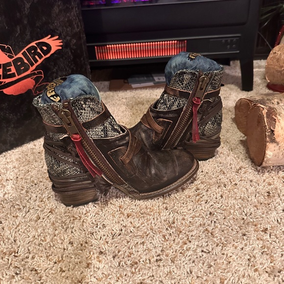 Freebird Women’s  Distressed Olive Multi Leather Boots - Picture 9 of 12